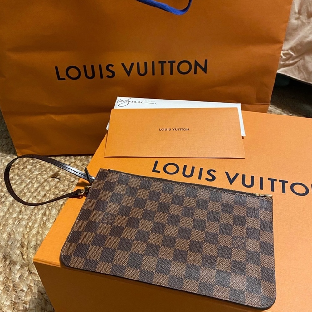 🔴 LOUIS VUITTON 🔴 WRISTLET LIKE NEW